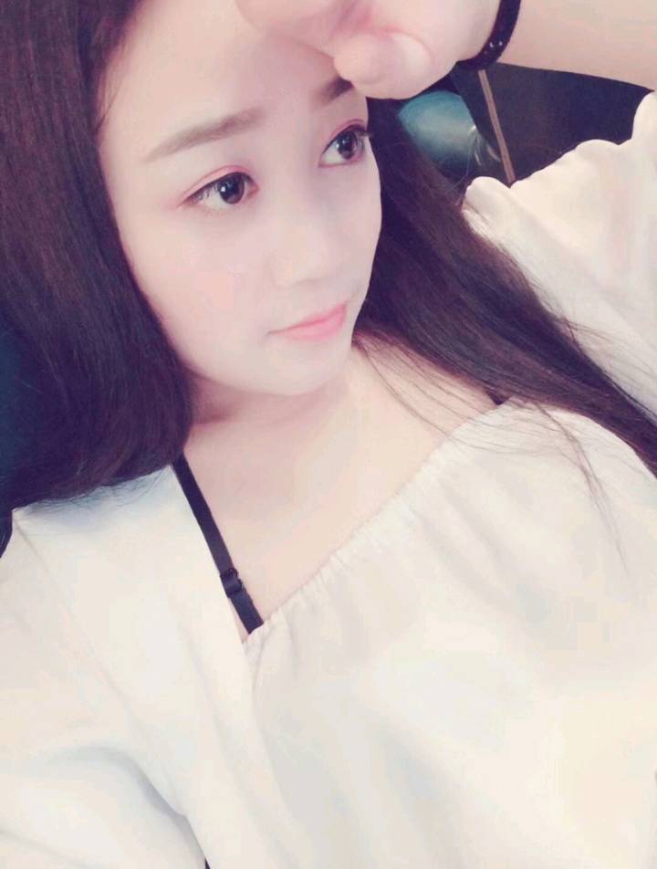 南海清秀小露露  是在校大学生